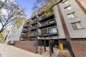featured image of 1220 N La Salle Dr #E4