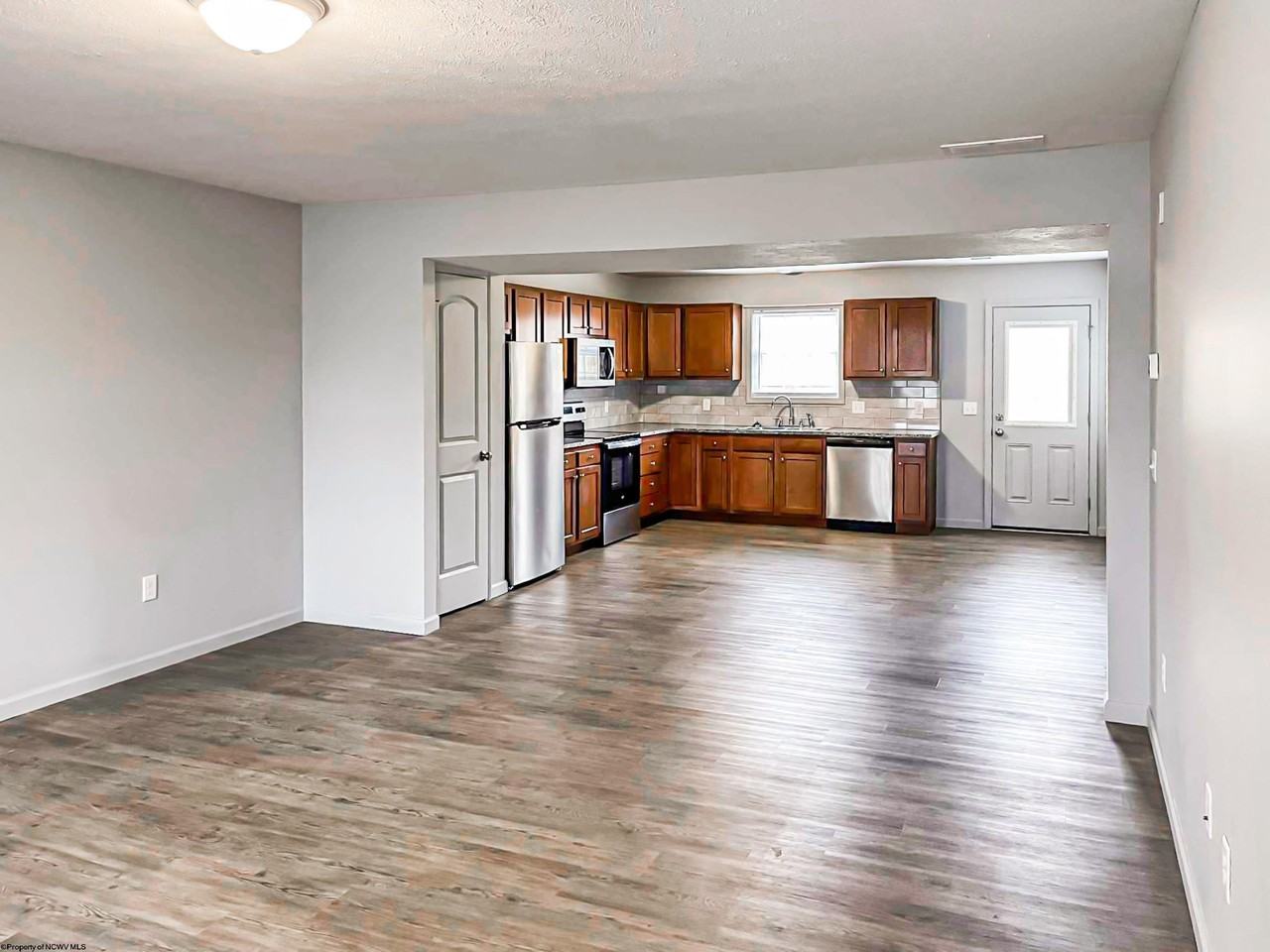 254 W Main St - Photo 3 of 9