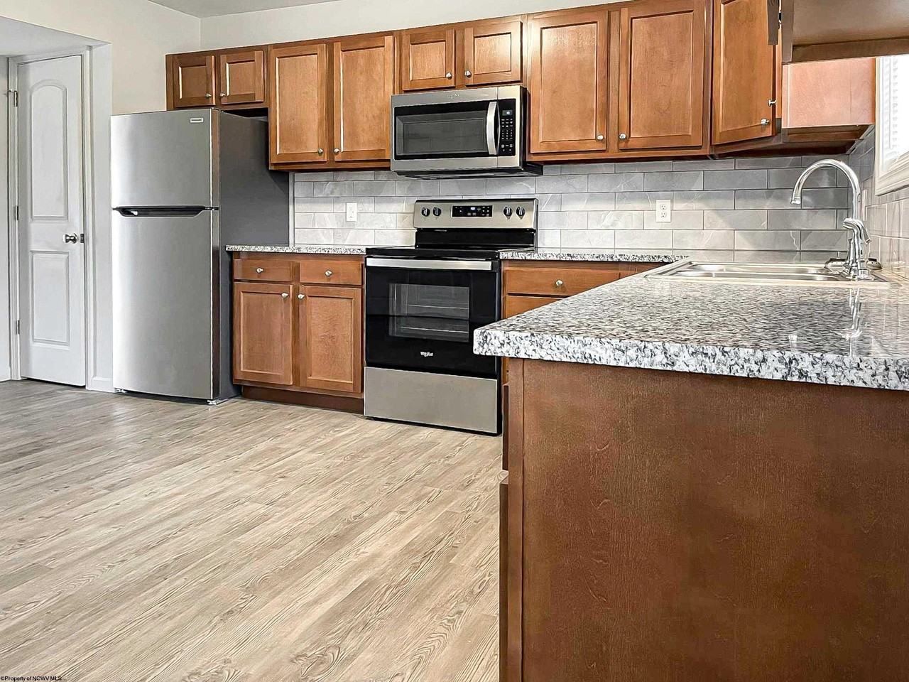 254 W Main St - Photo 4 of 9