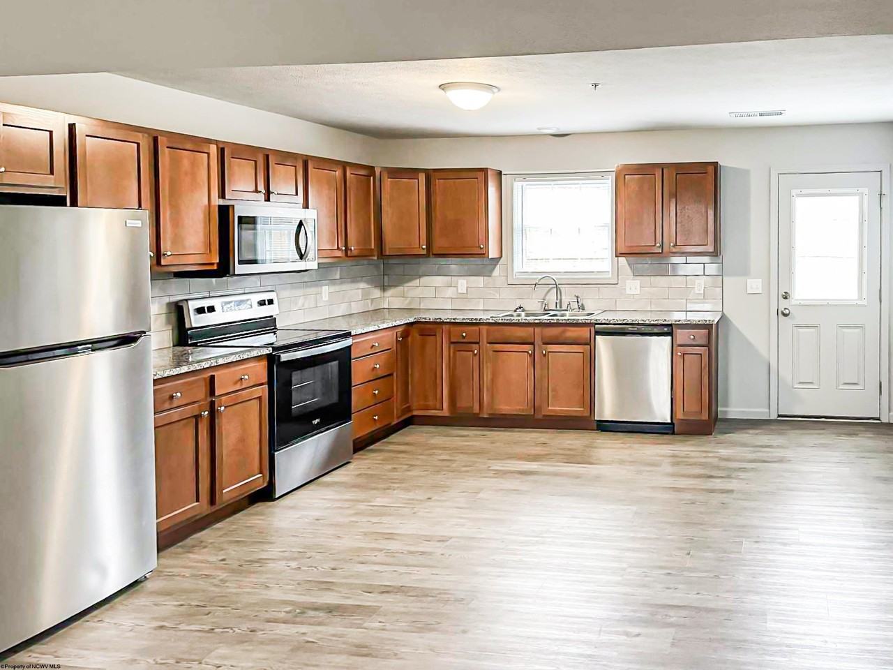 254 W Main St - Photo 5 of 9