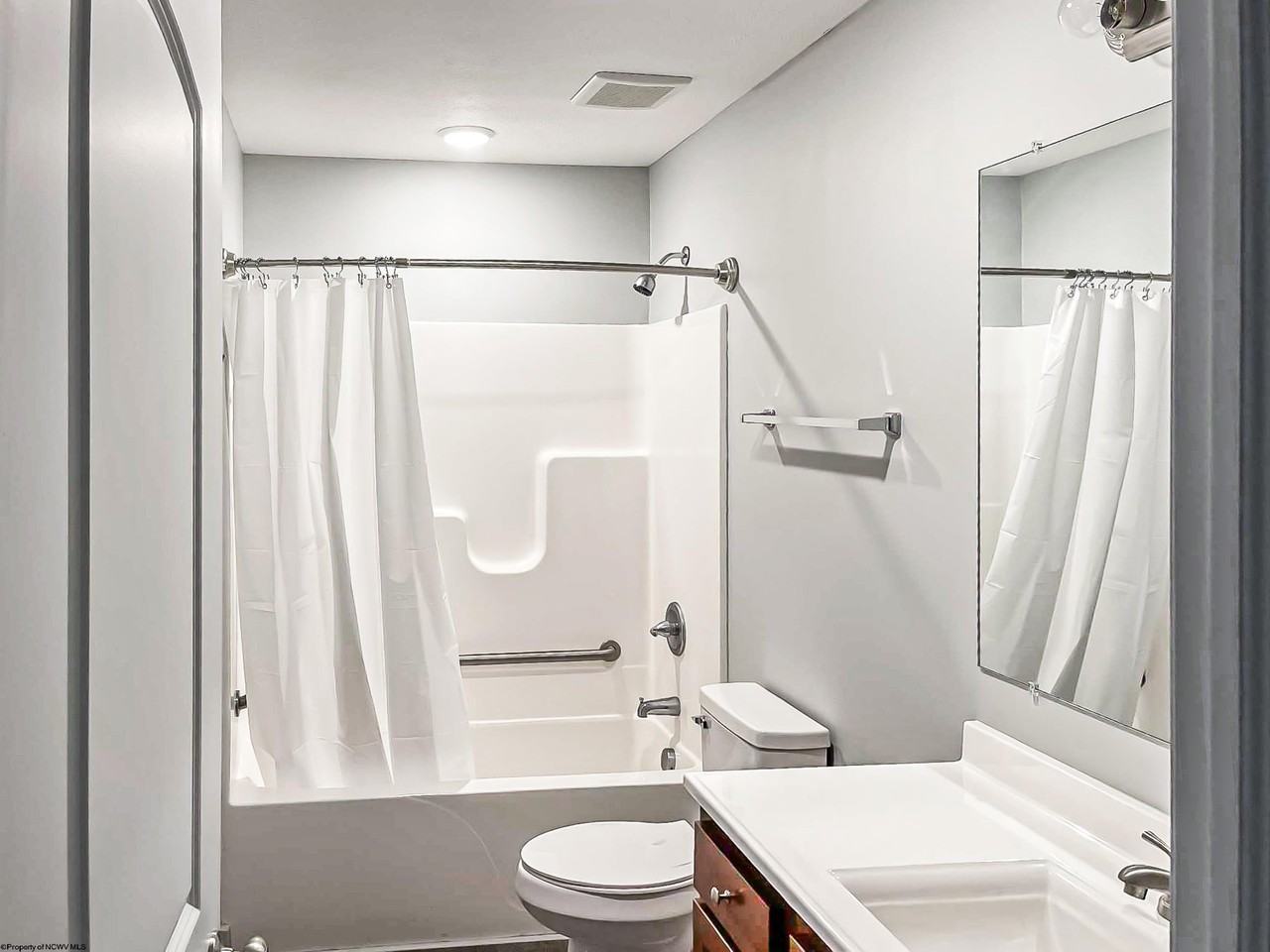 254 W Main St - Photo 7 of 9