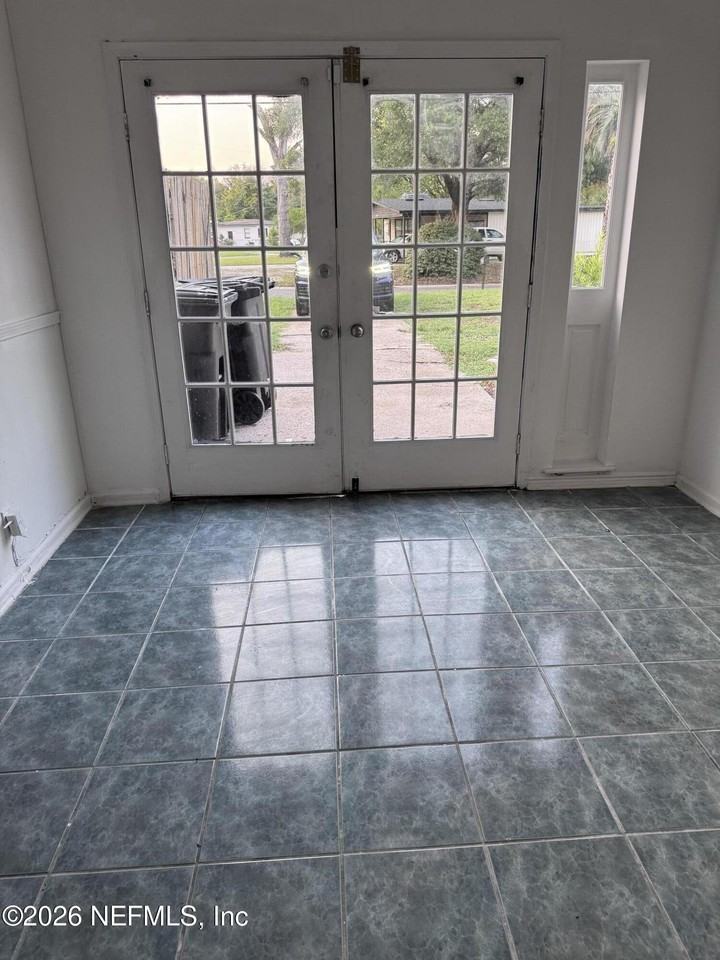 6124 Sudbury Ave - Photo 4 of 7