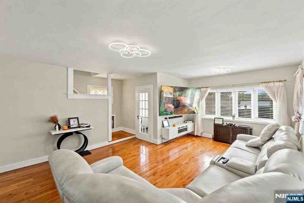 24 Helen St - Photo 4 of 18