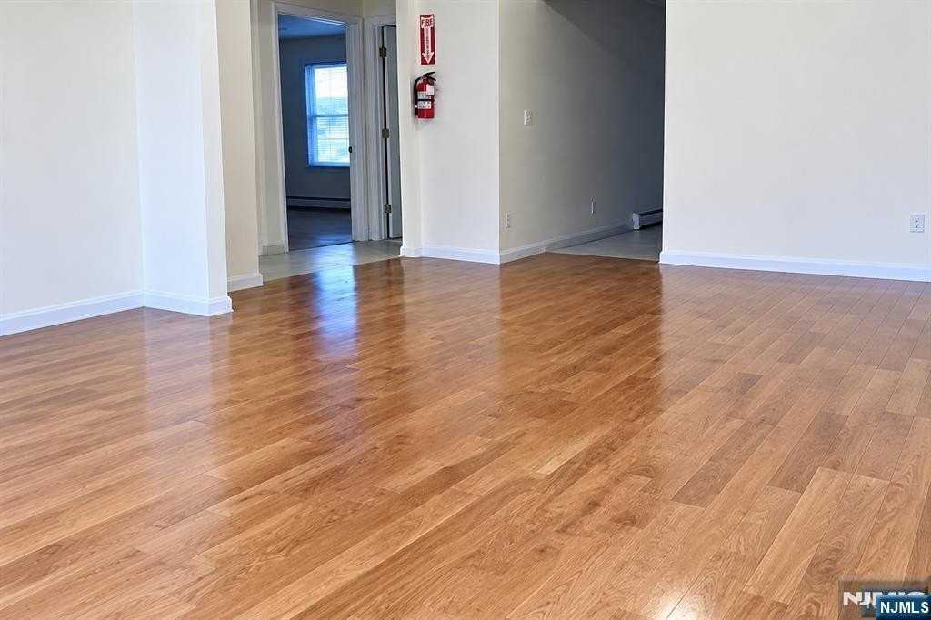 218 Warren Ave #1stFL - Photo 2 of 5