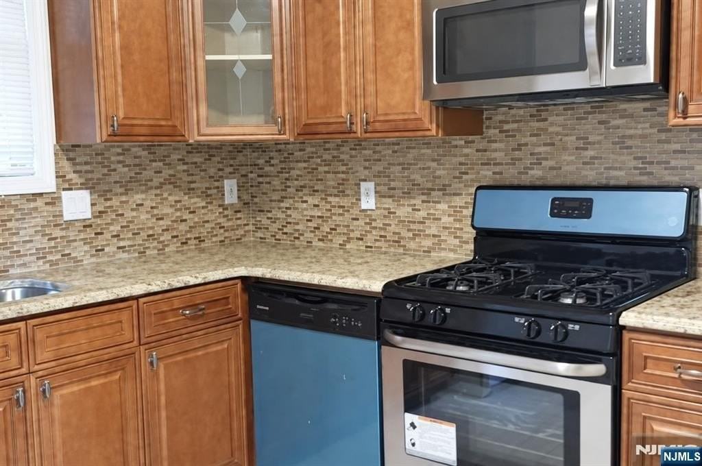 218 Warren Ave #1stFL - Photo 3 of 5