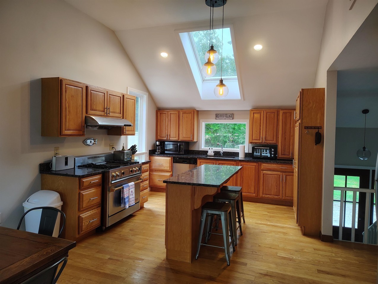 145 Wicom Rd - Photo 6 of 30