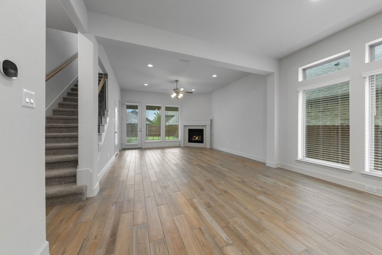 3033 Elmwood St - Photo 7 of 40