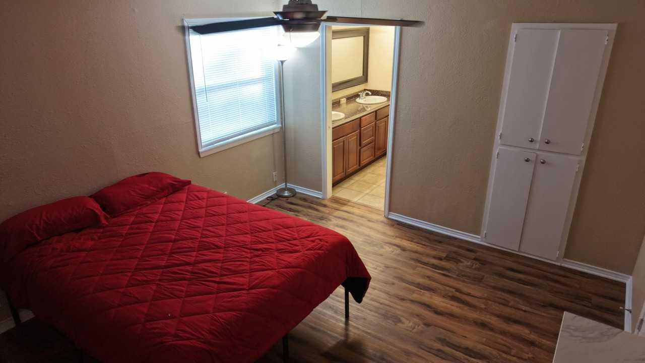 Thousand Oaks Dr - Photo 5 of 7