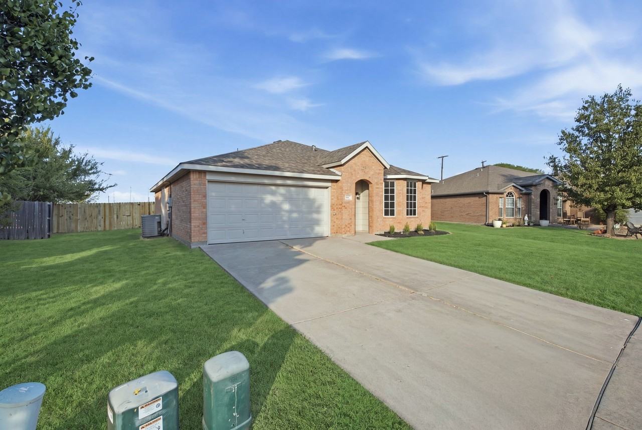 1627 Sequoia Dr - Photo 2 of 34