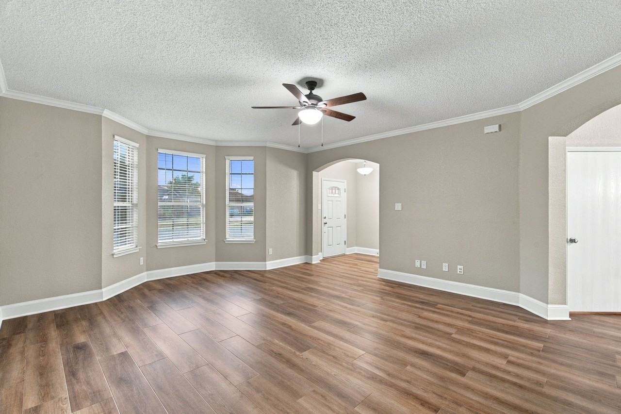 1627 Sequoia Dr - Photo 6 of 34
