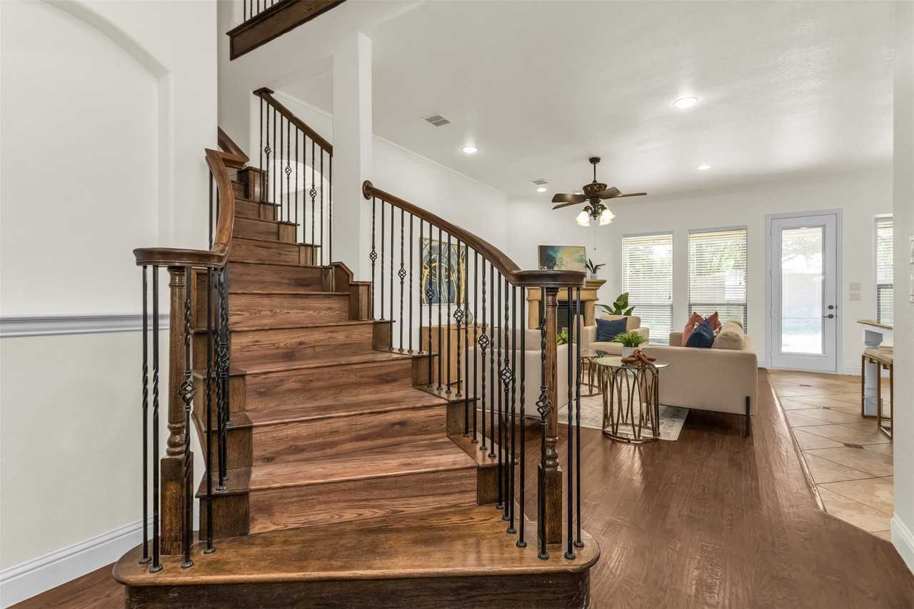 7604 Cindy Ln - Photo 3 of 32