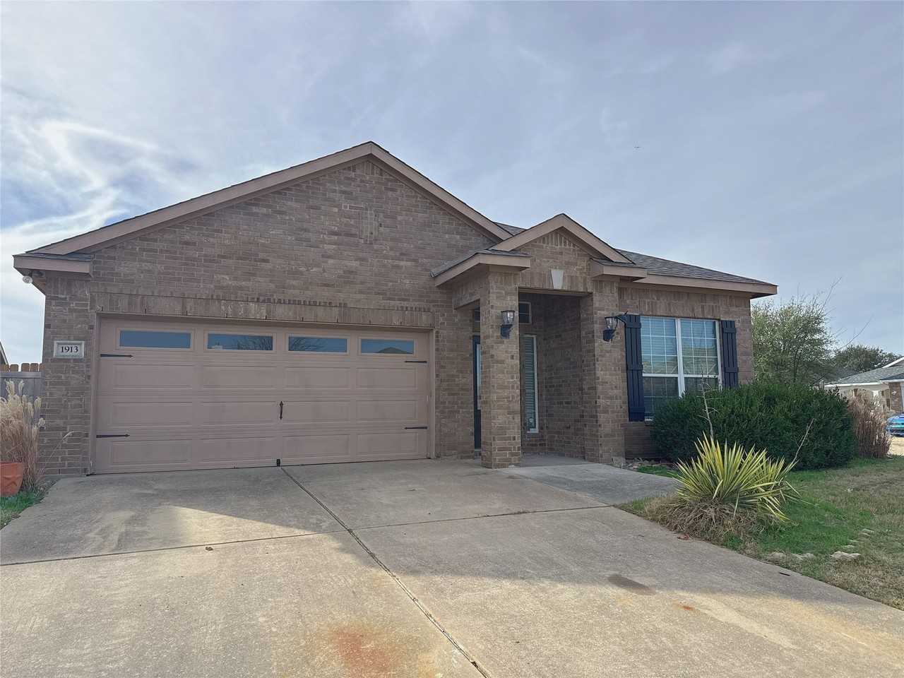 1913 Pin Oak Trl - Photo 2 of 17