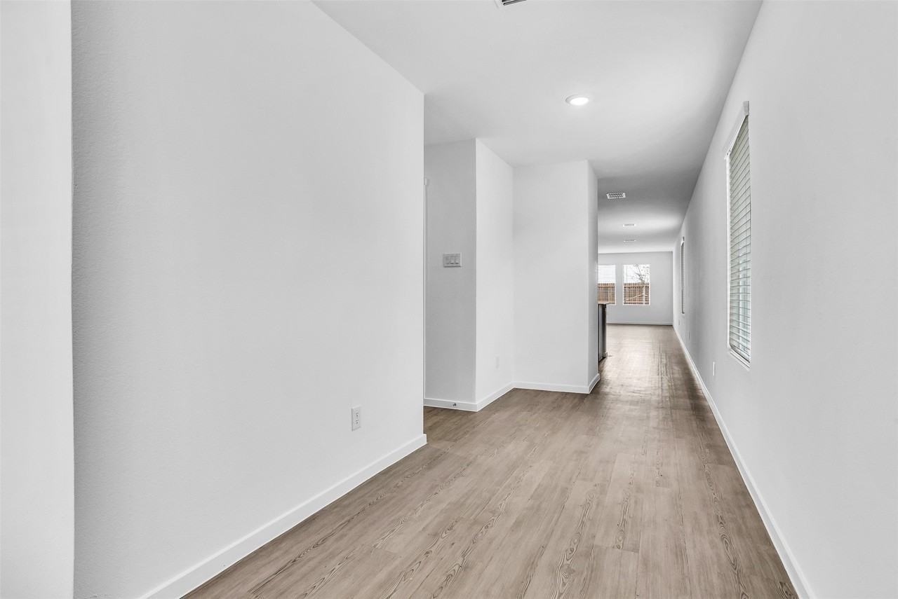 2022 Shady Oaks Dr - Photo 4 of 26