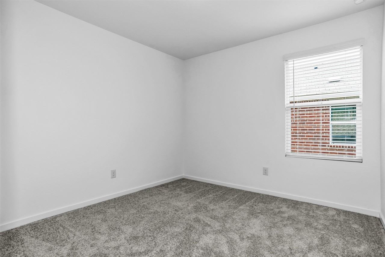 2022 Shady Oaks Dr - Photo 7 of 26