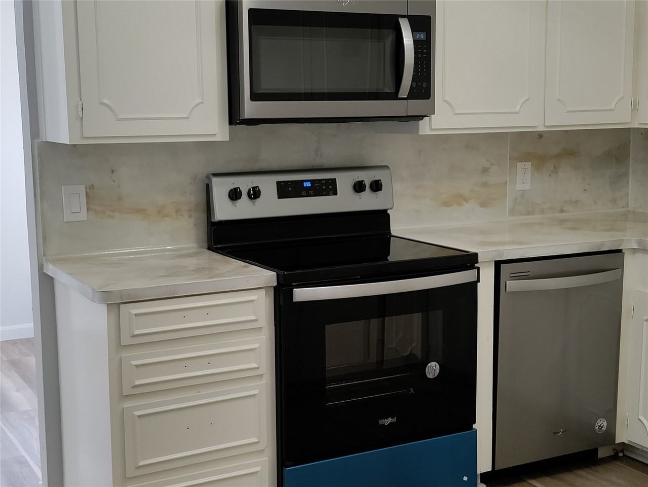 1611 Cindy Ct - Photo 3 of 21