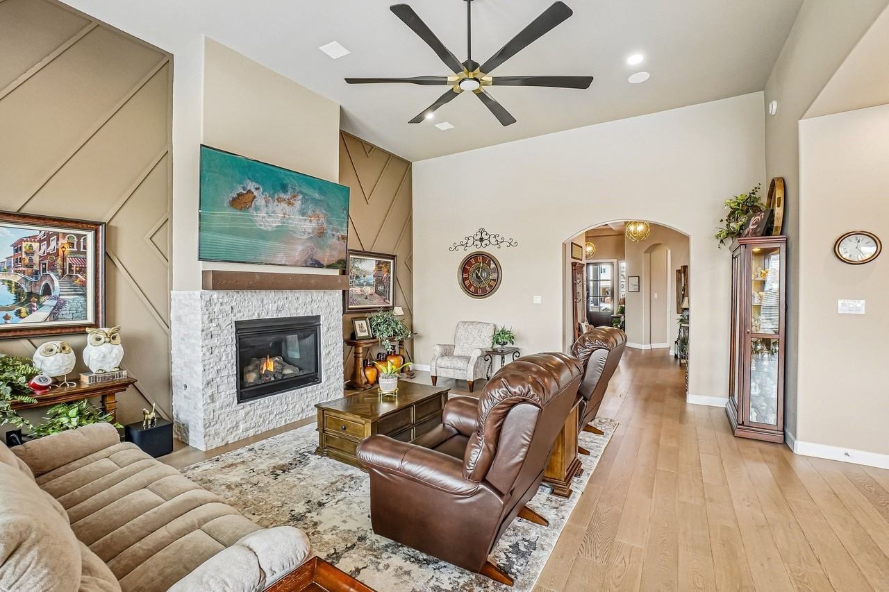 1907 Sicilia Ct - Photo 5 of 24