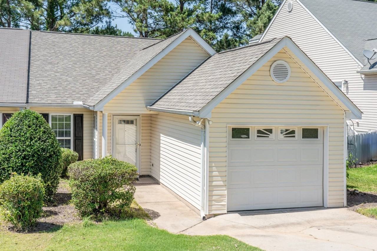 315 Southbank Dr - Photo 2 of 26