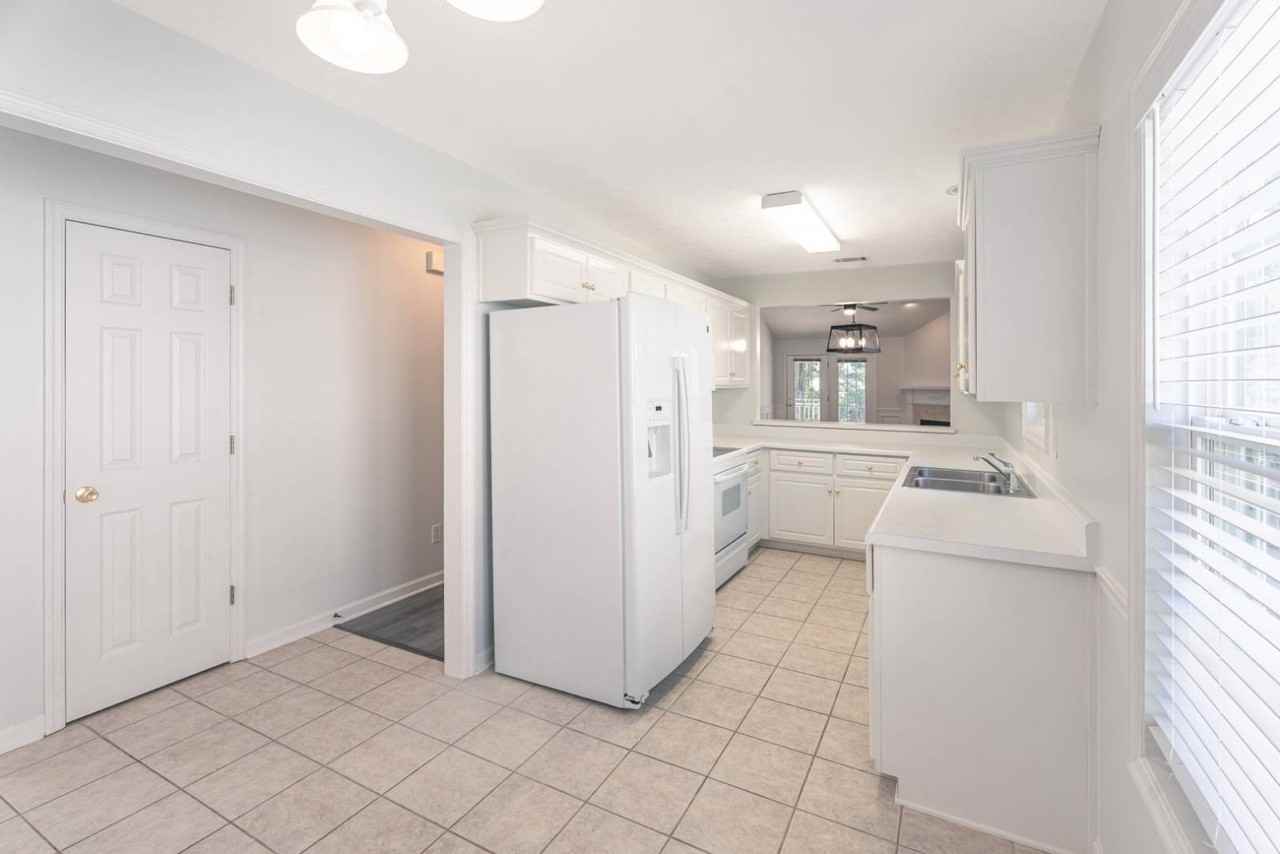 315 Southbank Dr - Photo 6 of 26
