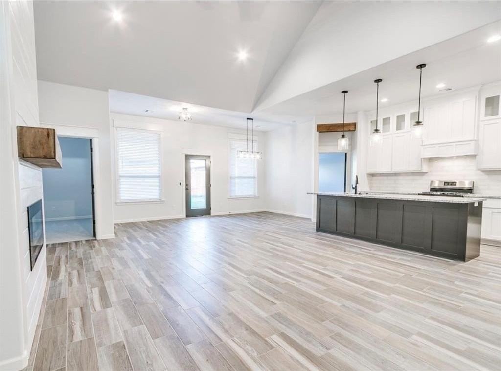 16713 Serrano Dr - Photo 4 of 28
