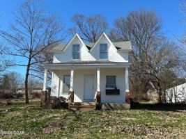 featured image of 1210 Oak St