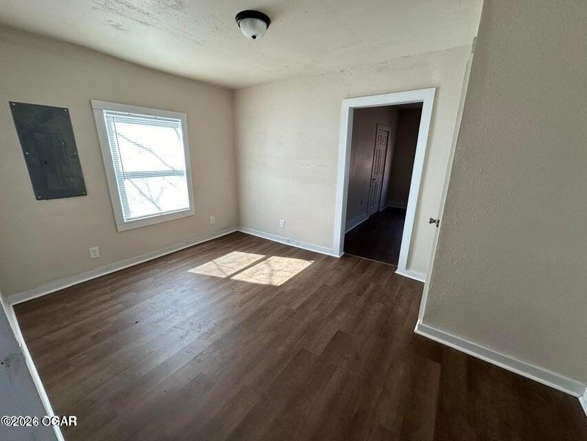 1210 Oak St - Photo 2 of 9