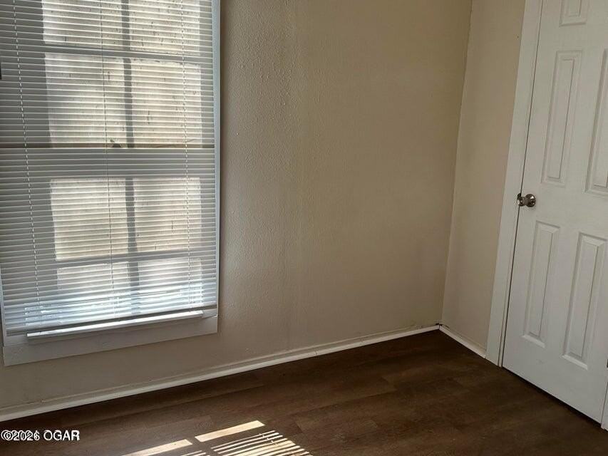 1210 Oak St - Photo 4 of 9