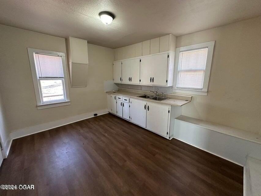 1210 Oak St - Photo 5 of 9
