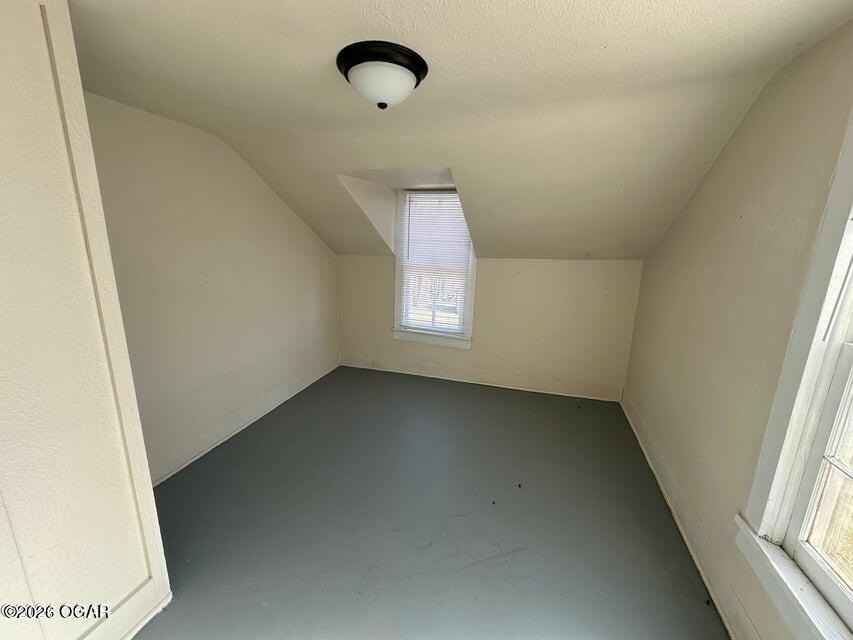 1210 Oak St - Photo 7 of 9