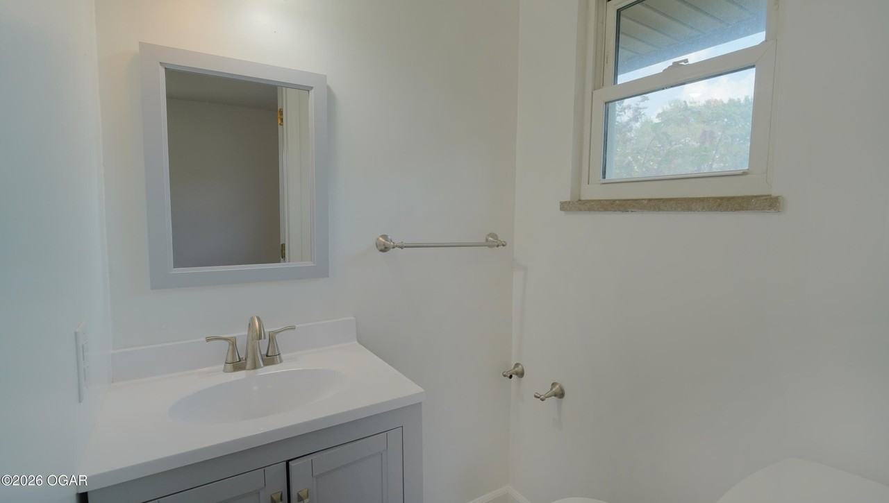 2926 Iowa Ave - Photo 6 of 12