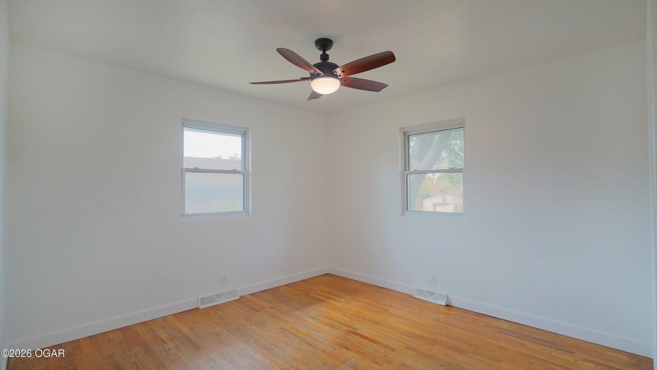 2926 Iowa Ave - Photo 7 of 12