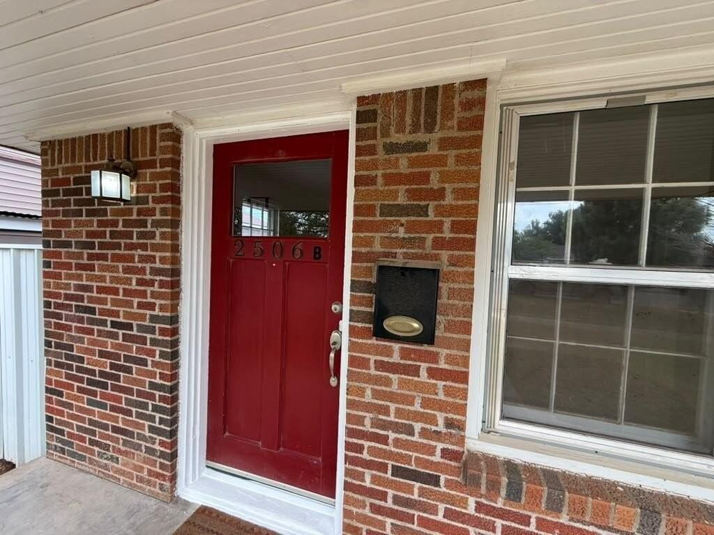 2506 College Ave #B - Photo 3 of 14
