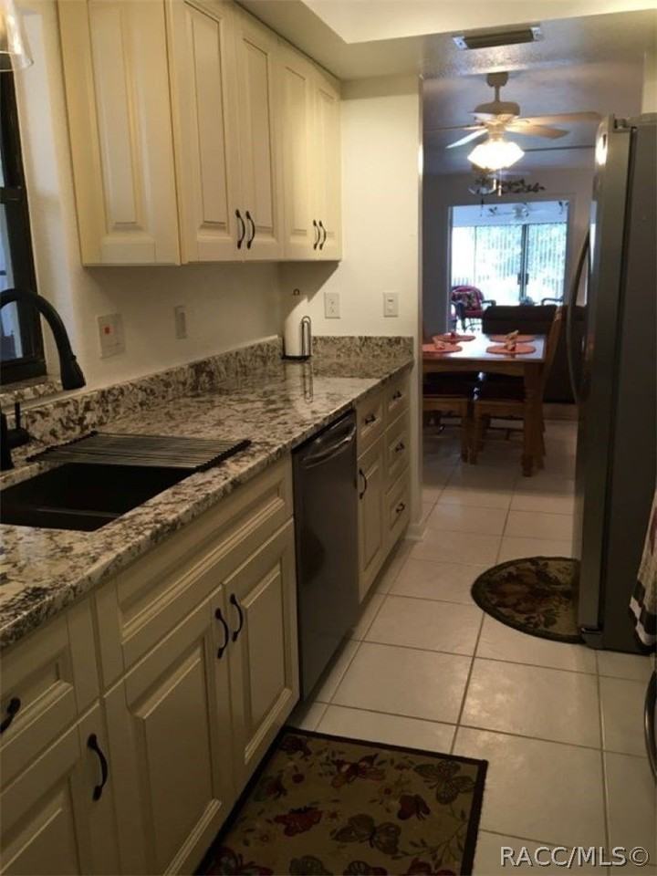 115 E Hartford St - Photo 2 of 14