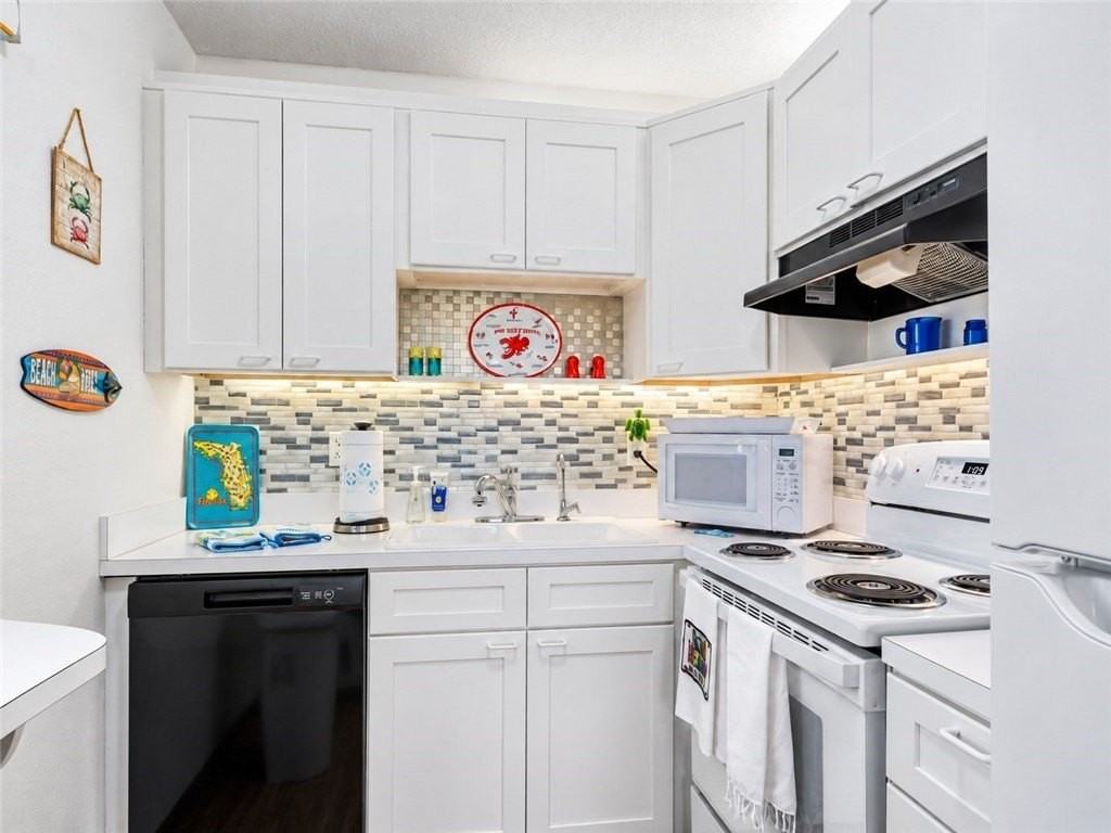 24 Pine Arbor Ln #103 - Photo 5 of 33
