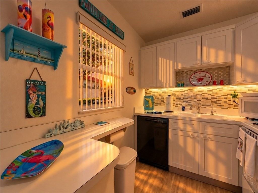 24 Pine Arbor Ln #103 - Photo 6 of 33