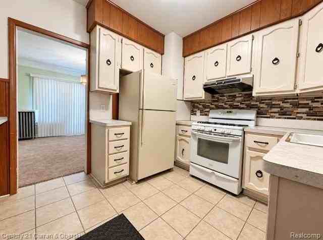 3237 Calvert St - Photo 4 of 8