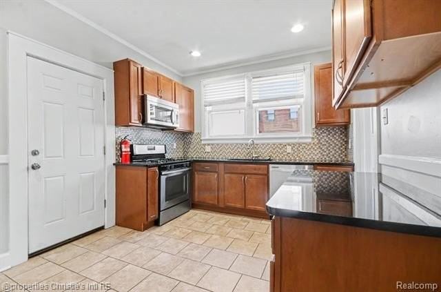 1071 Van Dyke St #2 - Photo 5 of 17