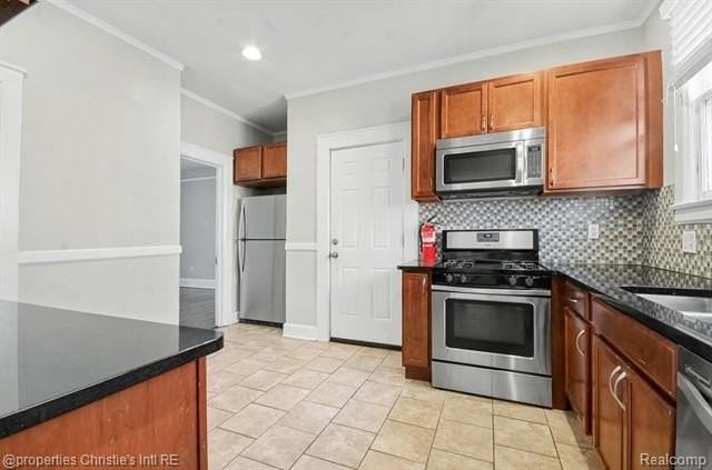1071 Van Dyke St #2 - Photo 7 of 17
