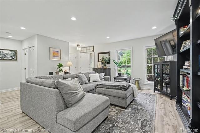 5754 Hampshire Ln - Photo 4 of 31