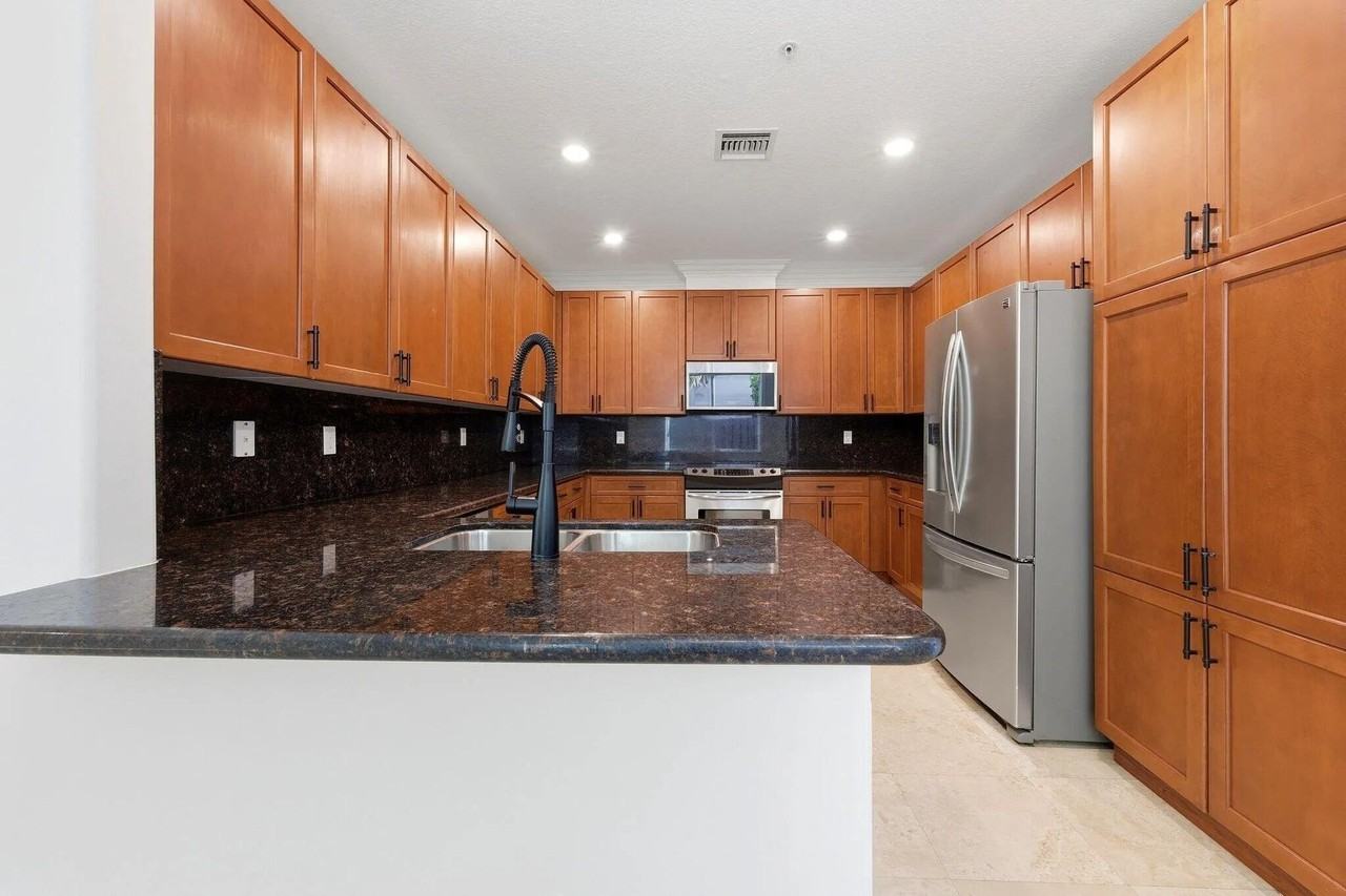 1812 Ne 26th Ave - Photo 4 of 19