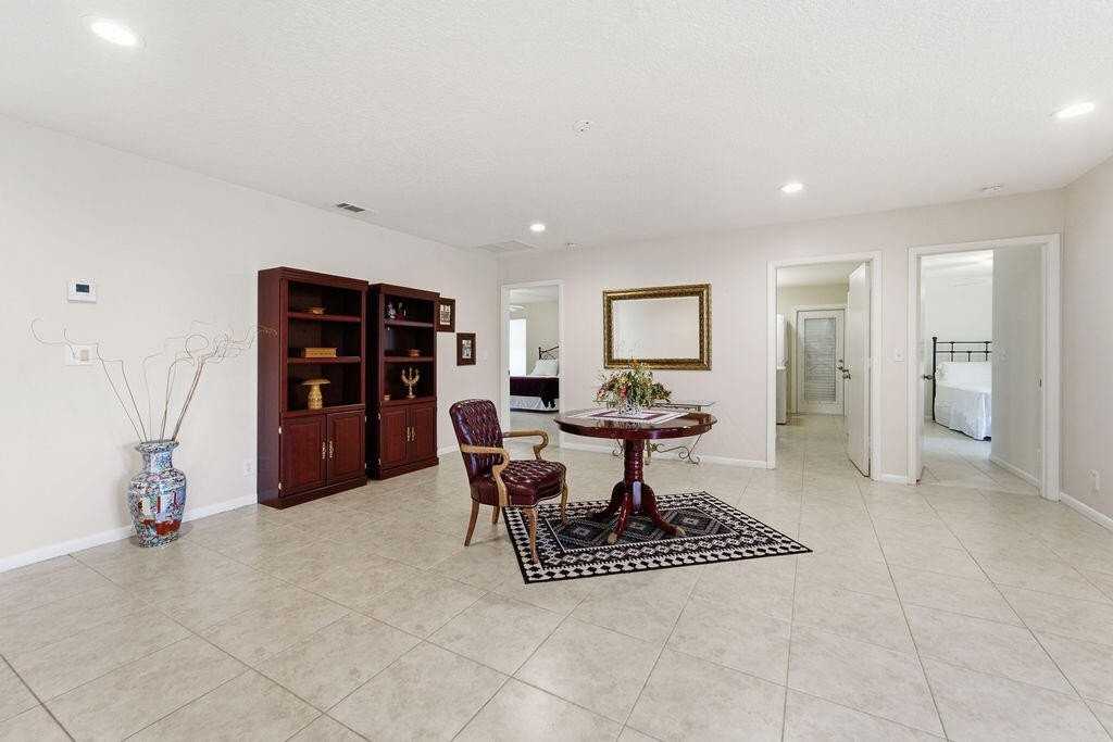 5562 Reynolds Rd - Photo 2 of 39