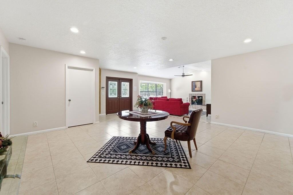 5562 Reynolds Rd - Photo 3 of 39