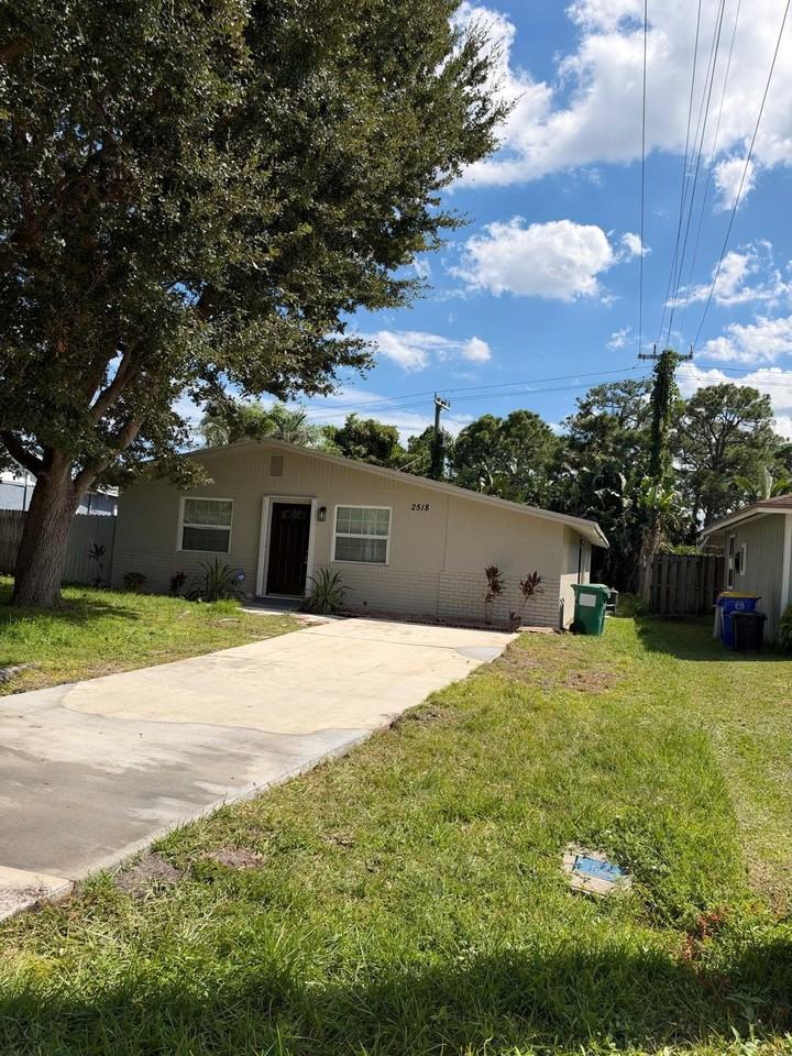2518 Se Harrison St - Photo 4 of 41