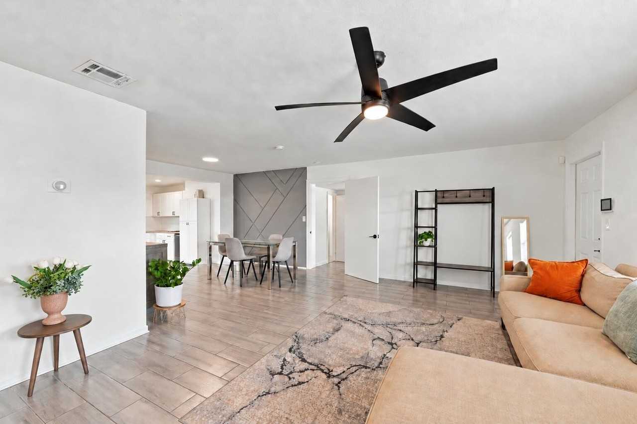 2775 Ne 16th Ave - Photo 4 of 47