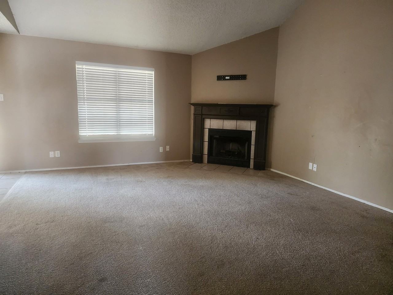 1224 June Ln - Photo 2 of 11