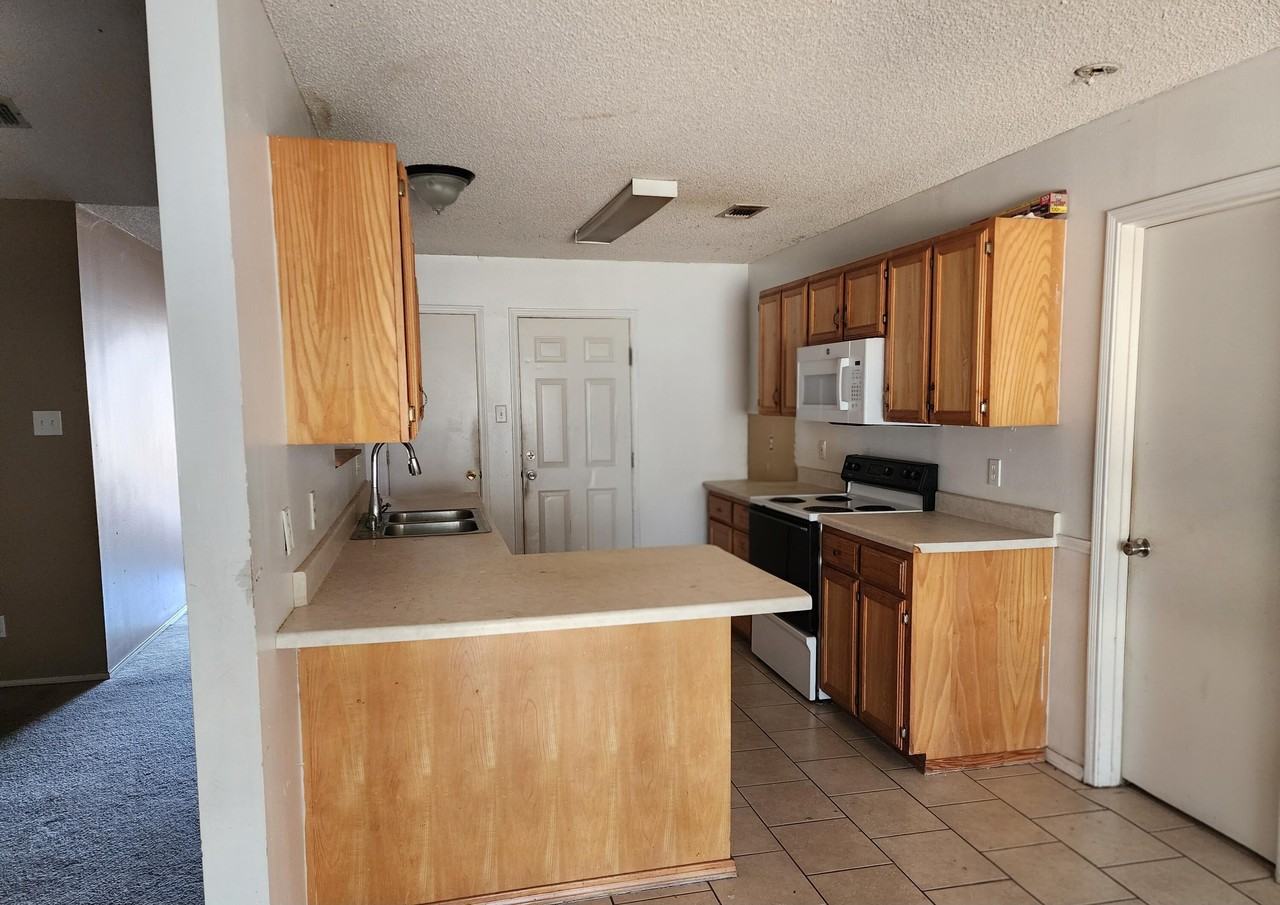 1224 June Ln - Photo 4 of 11
