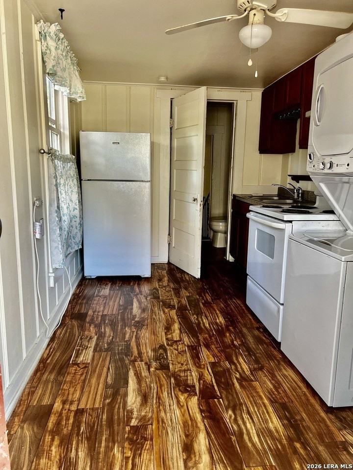 7014 Dorothy Louise Dr - Photo 2 of 7