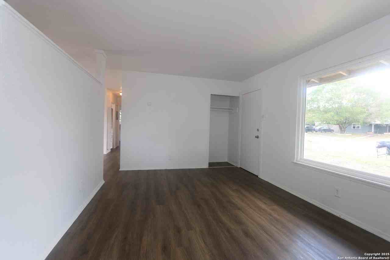 127 Fair Valley St - Photo 3 of 20