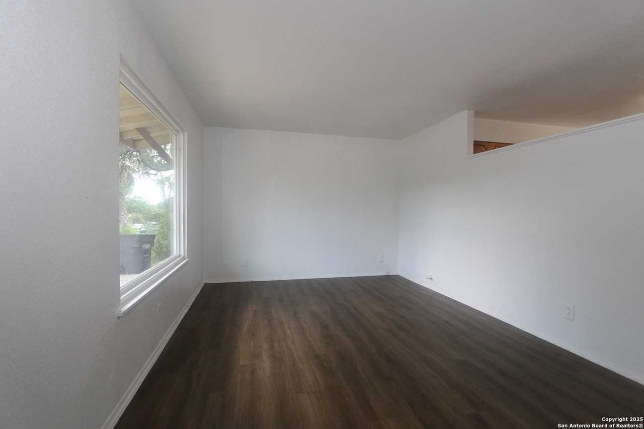 127 Fair Valley St - Photo 4 of 20