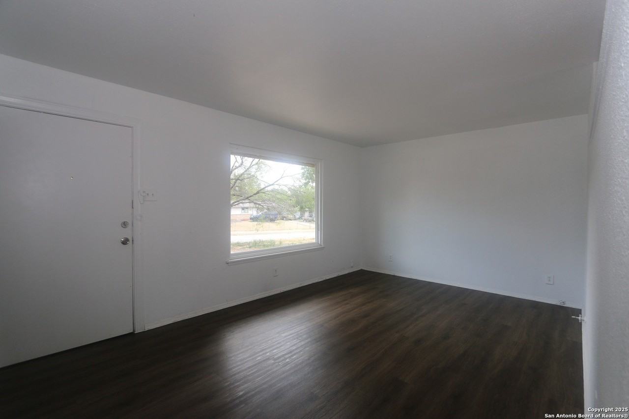 127 Fair Valley St - Photo 5 of 20