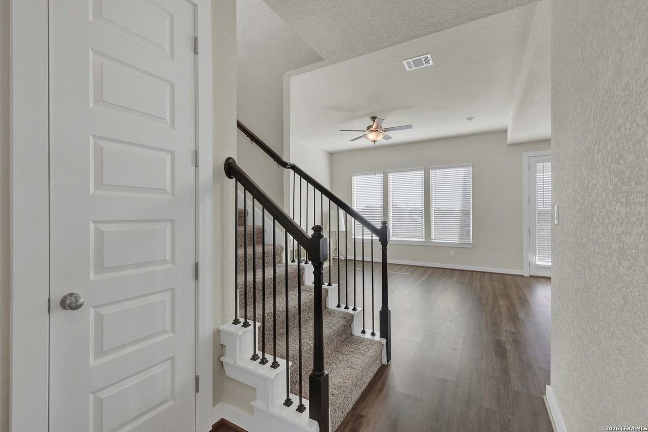 15418 Ivory Hls - Photo 3 of 39